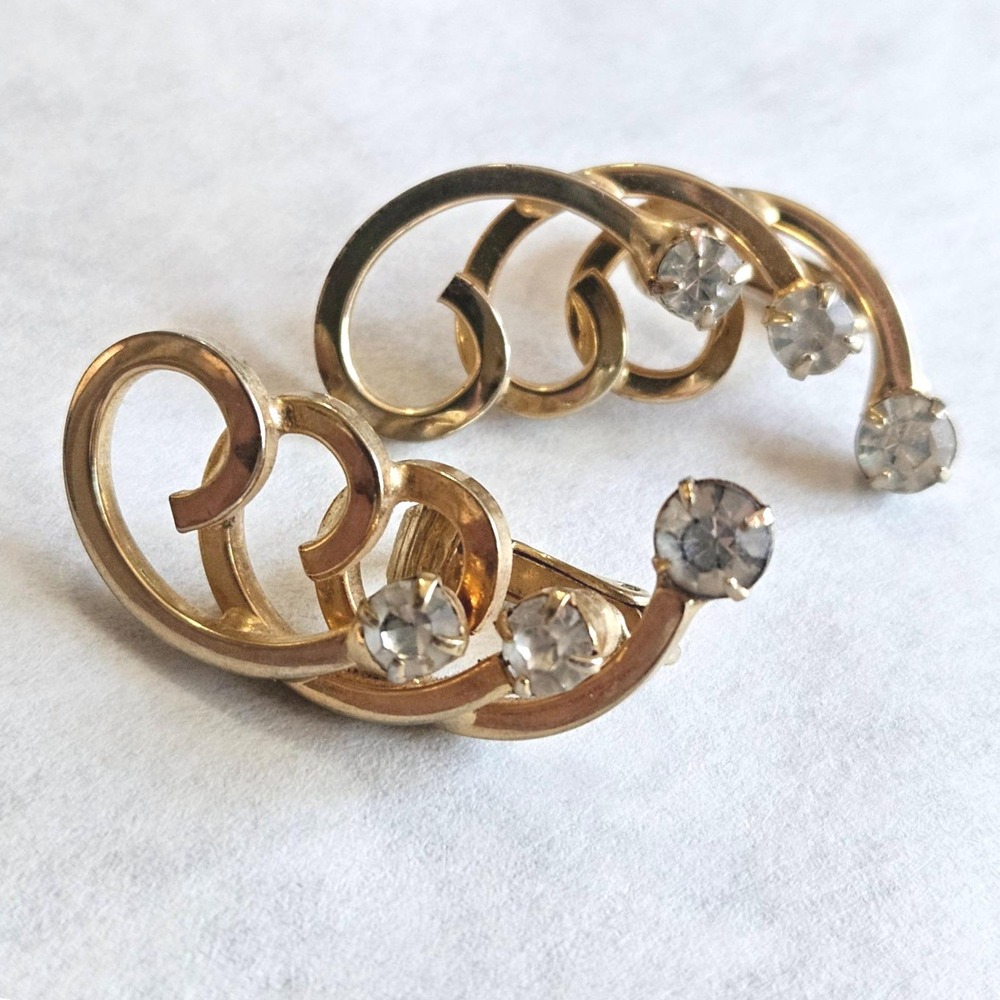Vtg Sarah Coventry Gold Tone Triple Swirl Crystal Clip On Earrings Ear Cuff